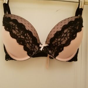 Victoria Secret Light Pink w/ Lace PushUp 34DD Bra